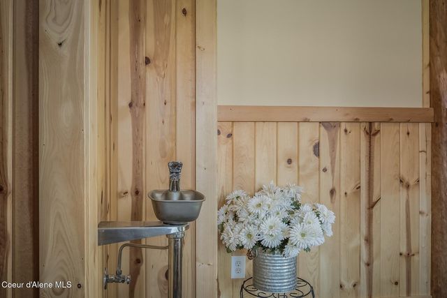 158 W Mountainview Rd, Moyie Springs, ID 83845