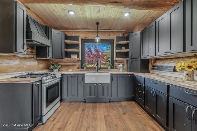 158 W Mountainview Rd, Moyie Springs, ID 83845