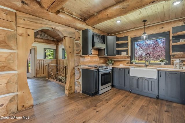 158 W Mountainview Rd, Moyie Springs, ID 83845