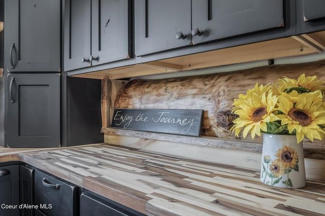 158 W Mountainview Rd, Moyie Springs, ID 83845