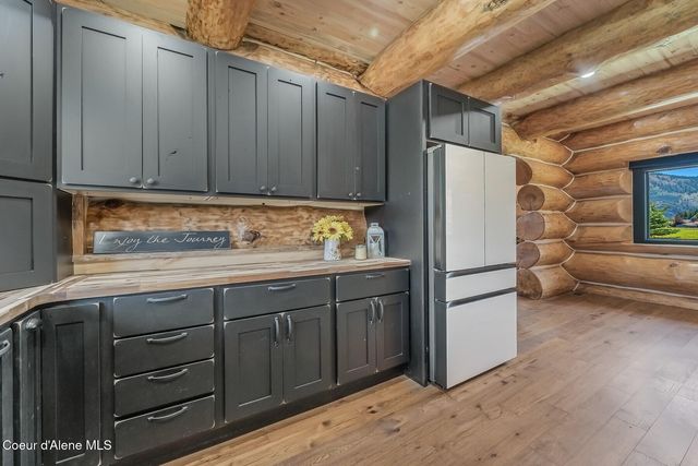 158 W Mountainview Rd, Moyie Springs, ID 83845