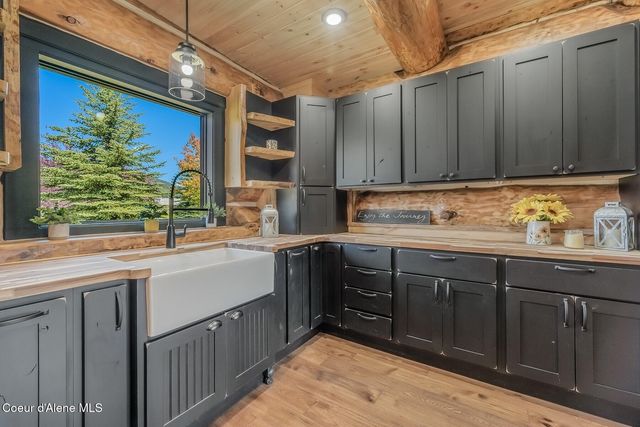 158 W Mountainview Rd, Moyie Springs, ID 83845