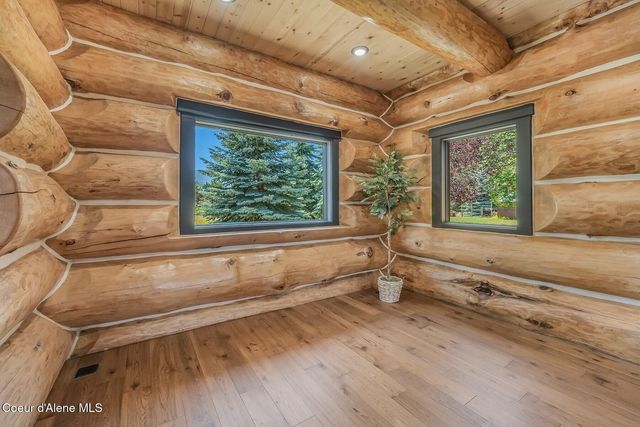 158 W Mountainview Rd, Moyie Springs, ID 83845