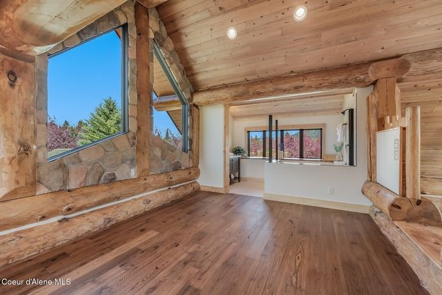 158 W Mountainview Rd, Moyie Springs, ID 83845