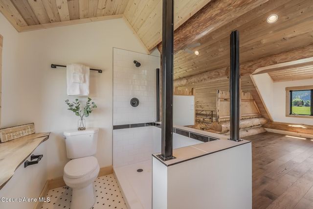 158 W Mountainview Rd, Moyie Springs, ID 83845