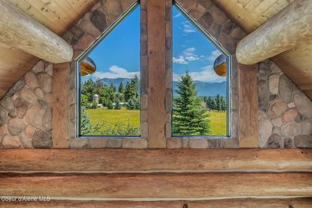 158 W Mountainview Rd, Moyie Springs, ID 83845