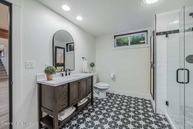 158 W Mountainview Rd, Moyie Springs, ID 83845