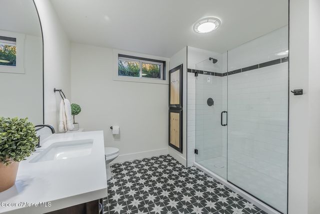 158 W Mountainview Rd, Moyie Springs, ID 83845