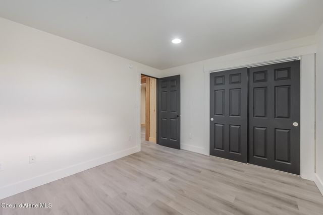 158 W Mountainview Rd, Moyie Springs, ID 83845