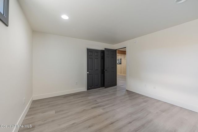 158 W Mountainview Rd, Moyie Springs, ID 83845