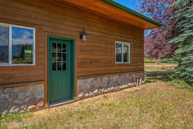 158 W Mountainview Rd, Moyie Springs, ID 83845