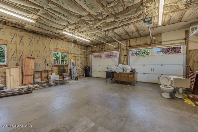 158 W Mountainview Rd, Moyie Springs, ID 83845