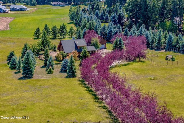 158 W Mountainview Rd, Moyie Springs, ID 83845