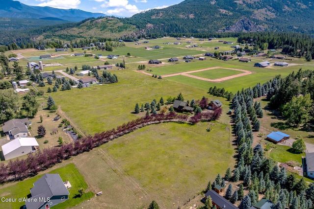 158 W Mountainview Rd, Moyie Springs, ID 83845