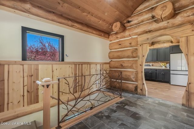 158 W Mountainview Rd, Moyie Springs, ID 83845