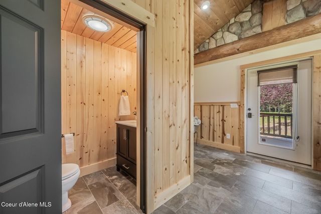 158 W Mountainview Rd, Moyie Springs, ID 83845