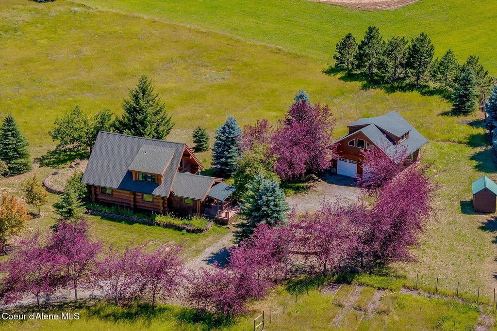 158 W Mountainview Rd, Moyie Springs, ID 83845