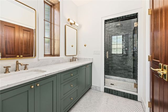 506 NW B Street, Bentonville, AR 72712