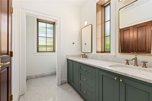506 NW B Street, Bentonville, AR 72712