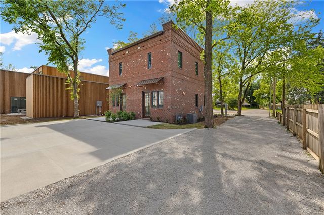 506 NW B Street, Bentonville, AR 72712