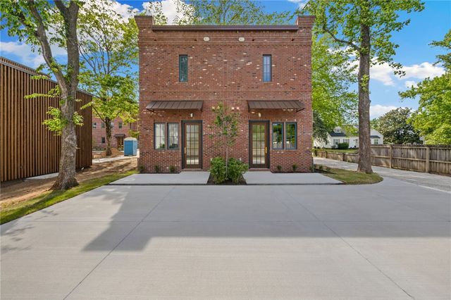 506 NW B Street, Bentonville, AR 72712