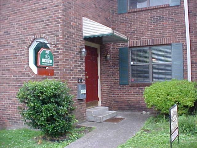 103 Point East Dr, Nashville, TN 37216