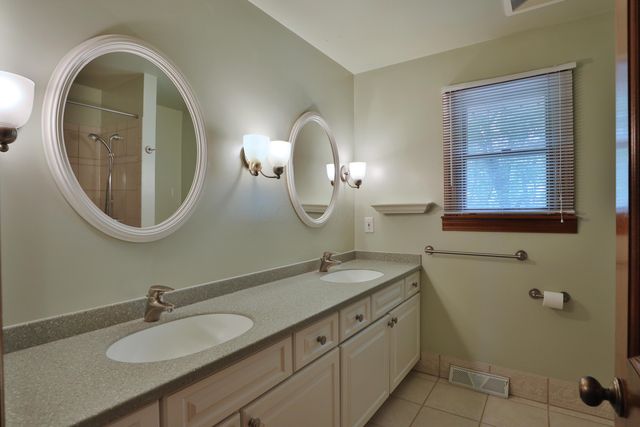 1033 Firth Avenue, Columbus, OH 43085