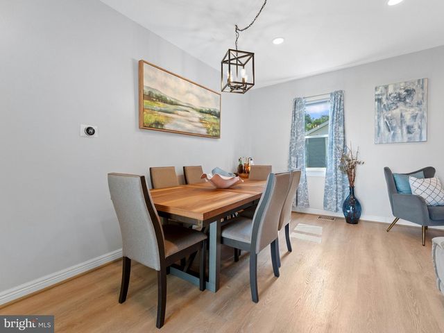 329 3RD AVE, Lindenwold, NJ 08021