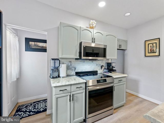 329 3RD AVE, Lindenwold, NJ 08021