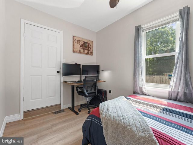 329 3RD AVE, Lindenwold, NJ 08021