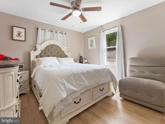 329 3RD AVE, Lindenwold, NJ 08021