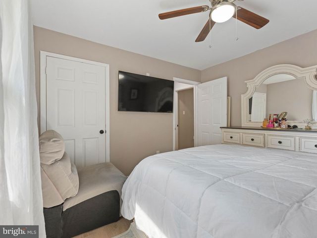 329 3RD AVE, Lindenwold, NJ 08021