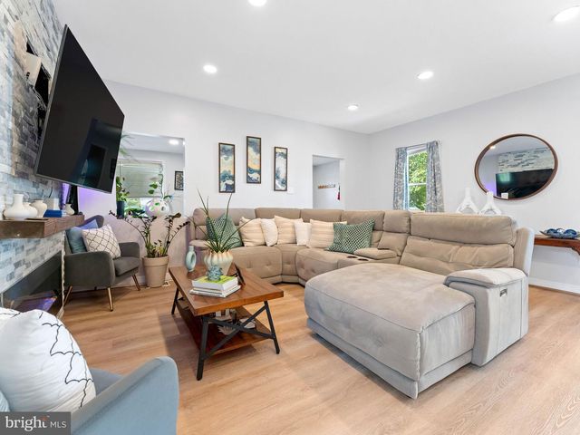329 3RD AVE, Lindenwold, NJ 08021