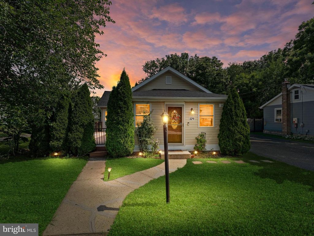 329 3RD AVE, Lindenwold, NJ 08021