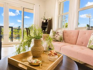 1069 Hillsboro Mile 206, Hillsboro Beach, FL 33062