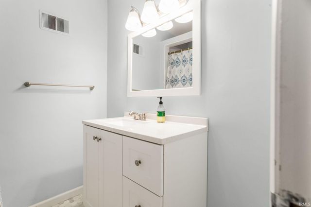 53146 Oakmont Central Drive, South Bend, IN 46637