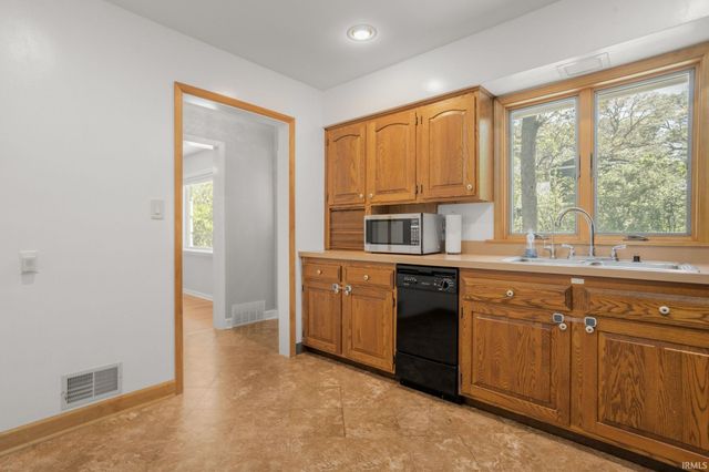 53146 Oakmont Central Drive, South Bend, IN 46637