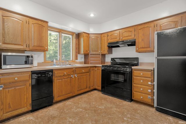 53146 Oakmont Central Drive, South Bend, IN 46637