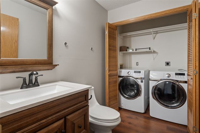 1394 NW 122nd Street, Clive, IA 50365
