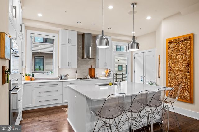 151 WINSOME CIR, Bethesda, MD 20814
