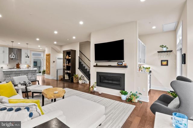151 WINSOME CIR, Bethesda, MD 20814