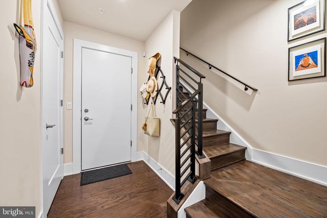 151 WINSOME CIR, Bethesda, MD 20814