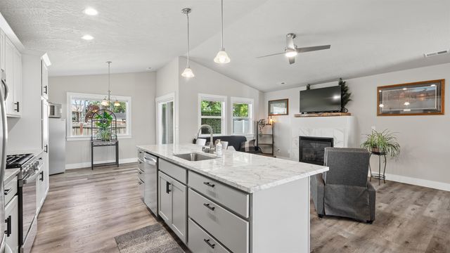 1609 E Marilyn Cir, Deer Park, WA 99006