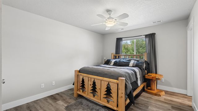1609 E Marilyn Cir, Deer Park, WA 99006