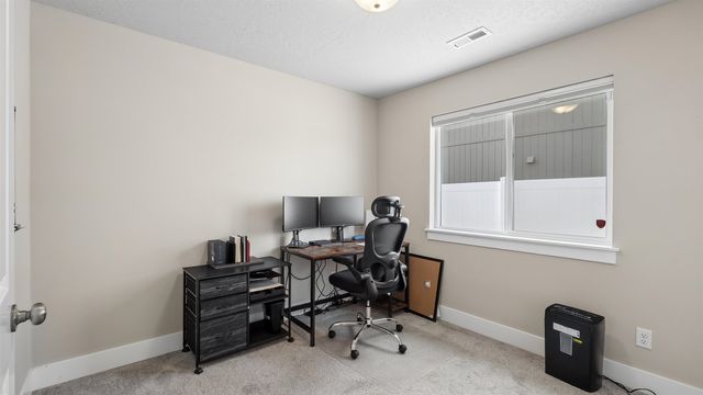 1609 E Marilyn Cir, Deer Park, WA 99006