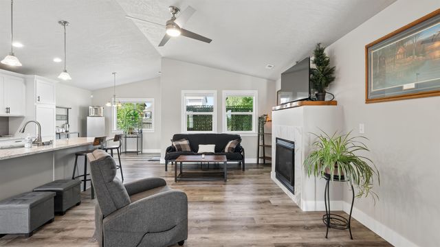 1609 E Marilyn Cir, Deer Park, WA 99006