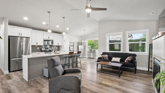 1609 E Marilyn Cir, Deer Park, WA 99006