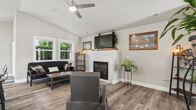 1609 E Marilyn Cir, Deer Park, WA 99006