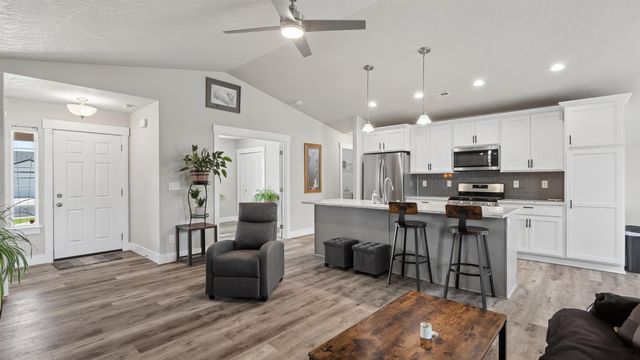 1609 E Marilyn Cir, Deer Park, WA 99006