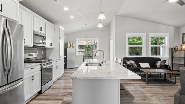 1609 E Marilyn Cir, Deer Park, WA 99006